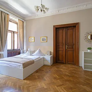Apartamento For Celebrations Spacious 3bdr With Balcony, Praga